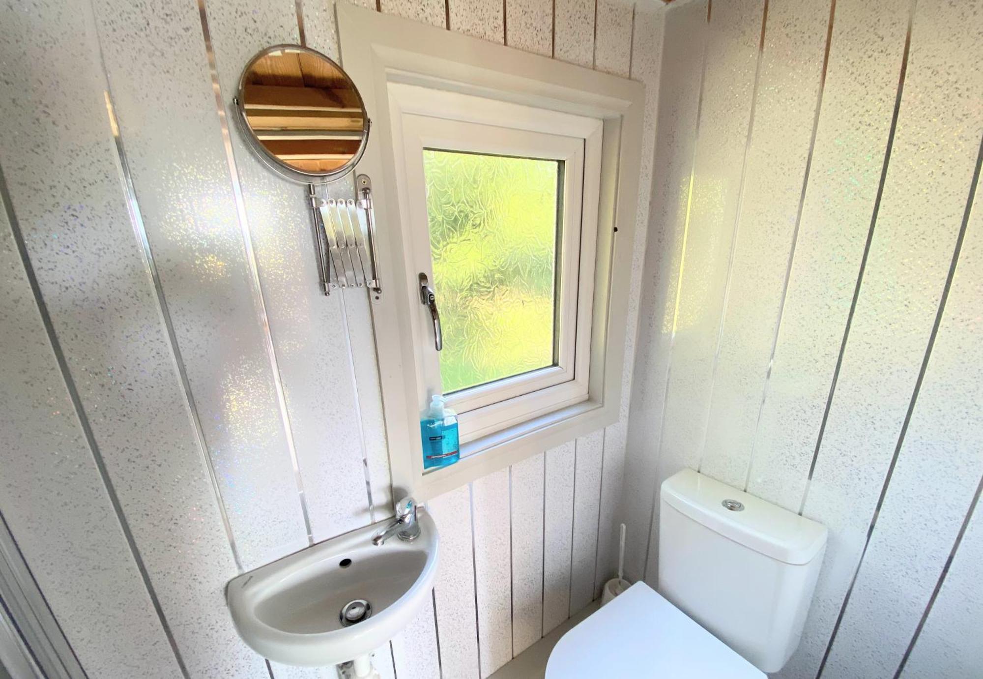 Villa Blair Tiny House With Private Hot Tub - Fife - Loch Leven - Lomond Hills Dunfermline Exterior foto